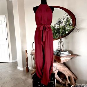 NWOT Wine Colored Halter Junpsuut